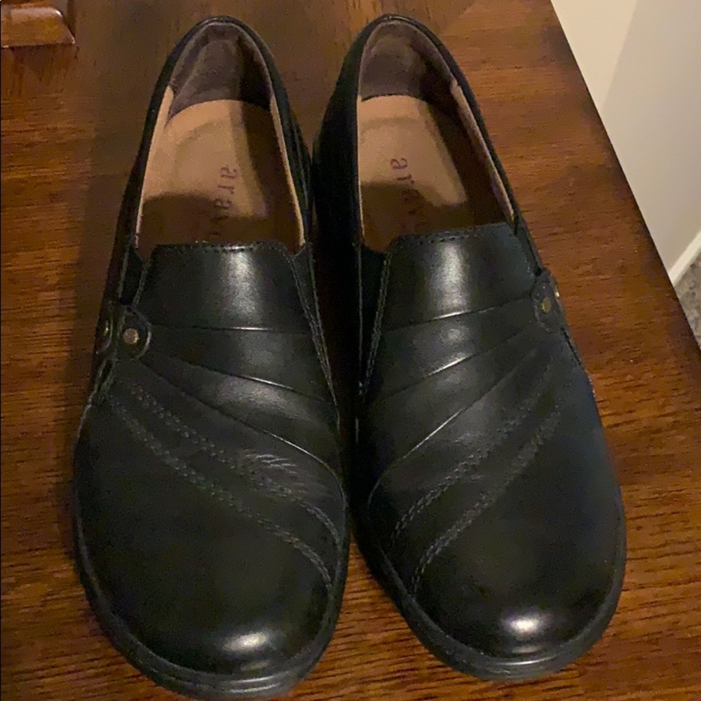 Aravon Danielle black shoes